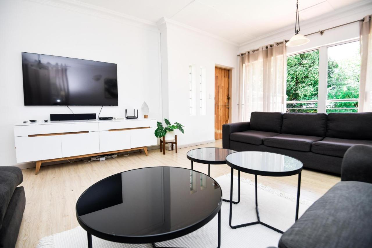 Spacious Menlyn Maine Villa Pretoria Exterior photo