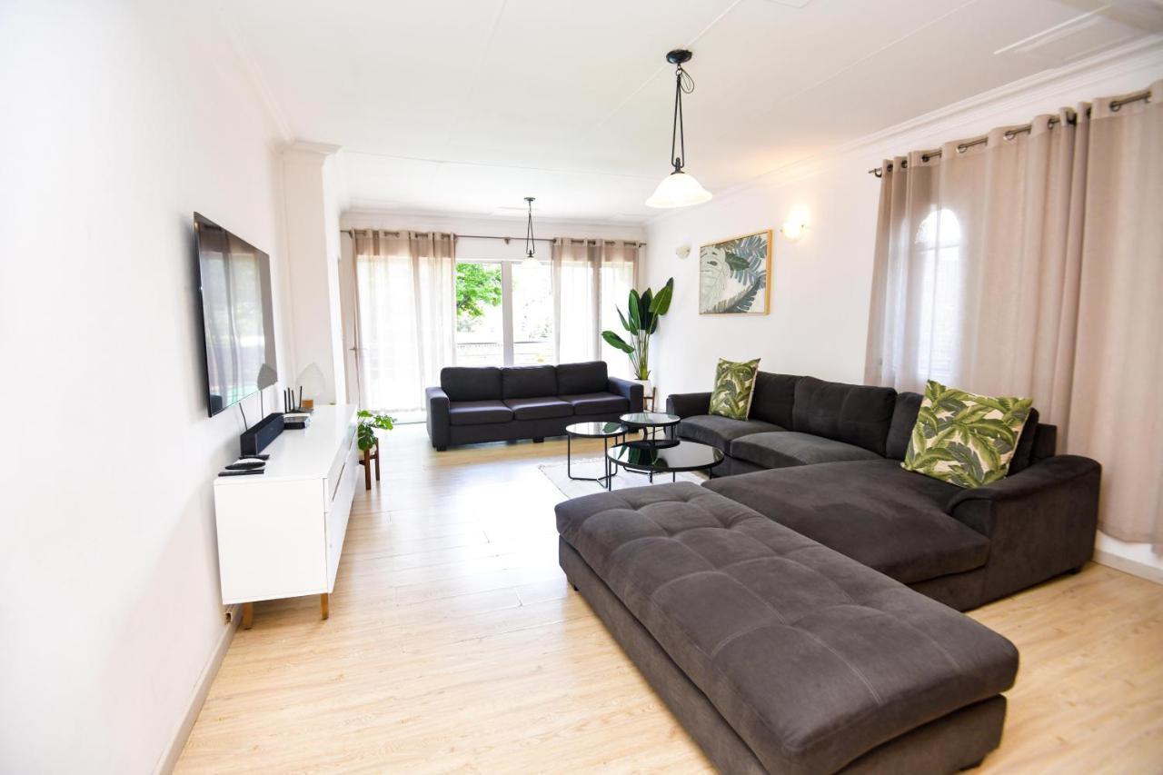 Spacious Menlyn Maine Villa Pretoria Exterior photo