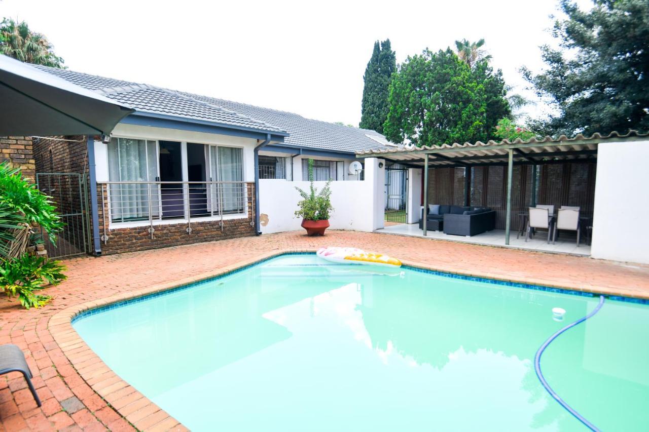 Spacious Menlyn Maine Villa Pretoria Exterior photo