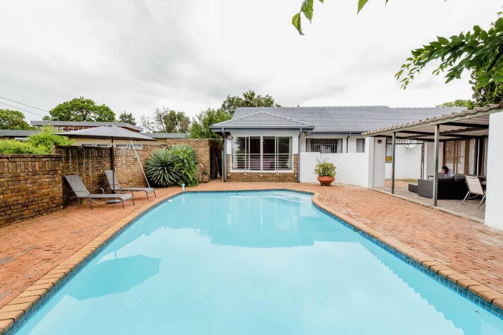 Spacious Menlyn Maine Villa Pretoria Exterior photo