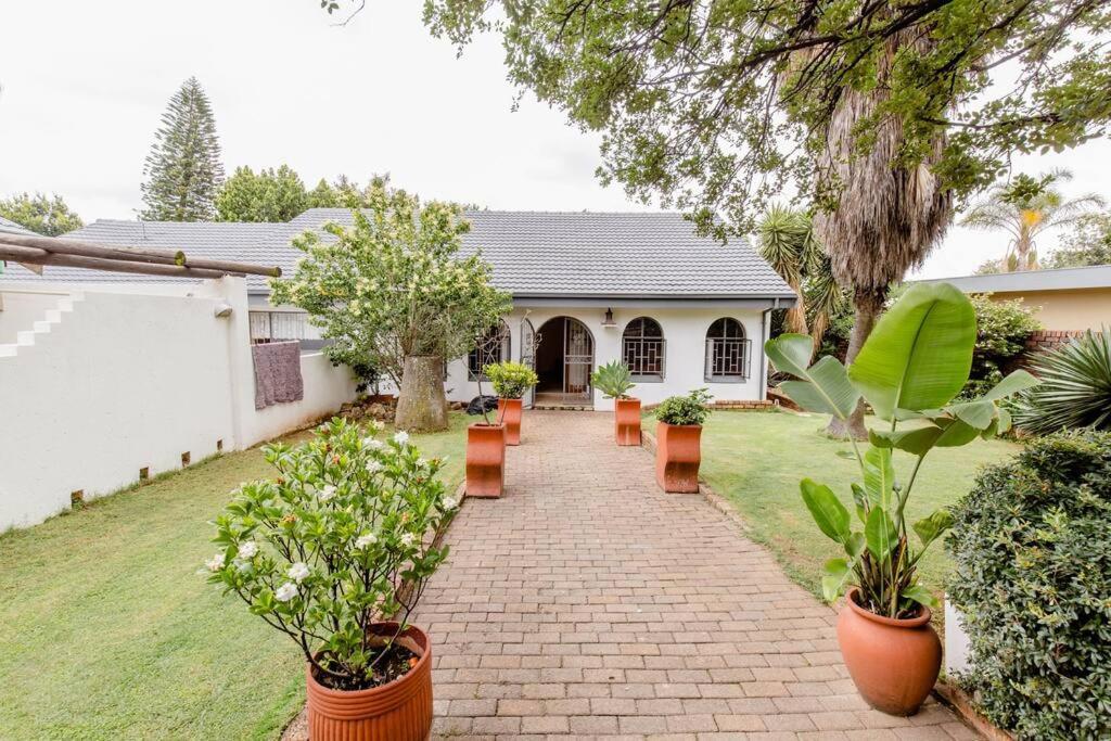 Spacious Menlyn Maine Villa Pretoria Exterior photo