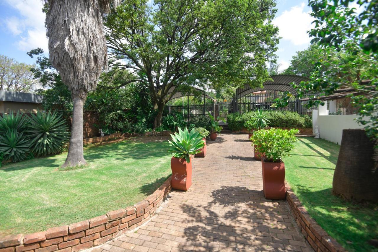 Spacious Menlyn Maine Villa Pretoria Exterior photo