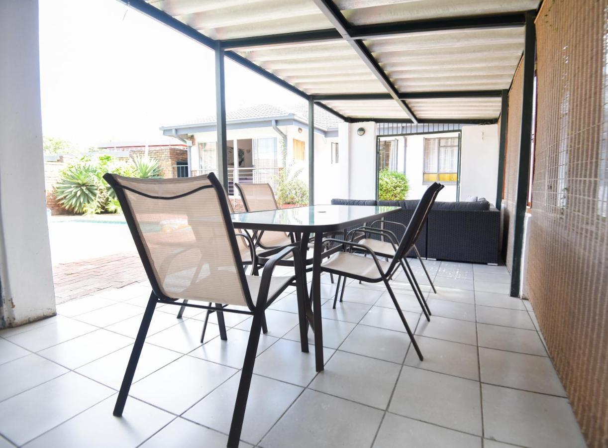 Spacious Menlyn Maine Villa Pretoria Exterior photo