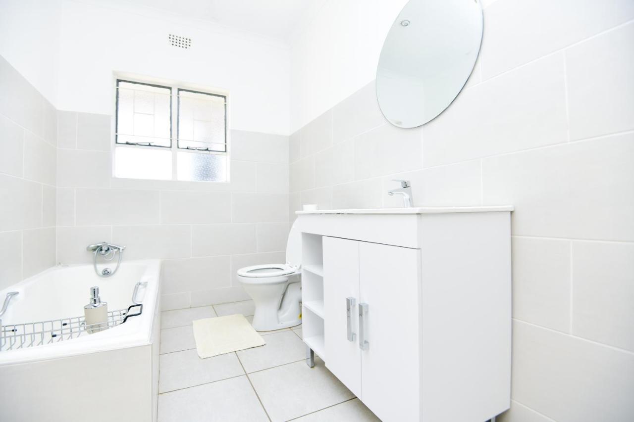 Spacious Menlyn Maine Villa Pretoria Exterior photo